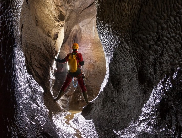 The caving and spelunking rope for climbing.